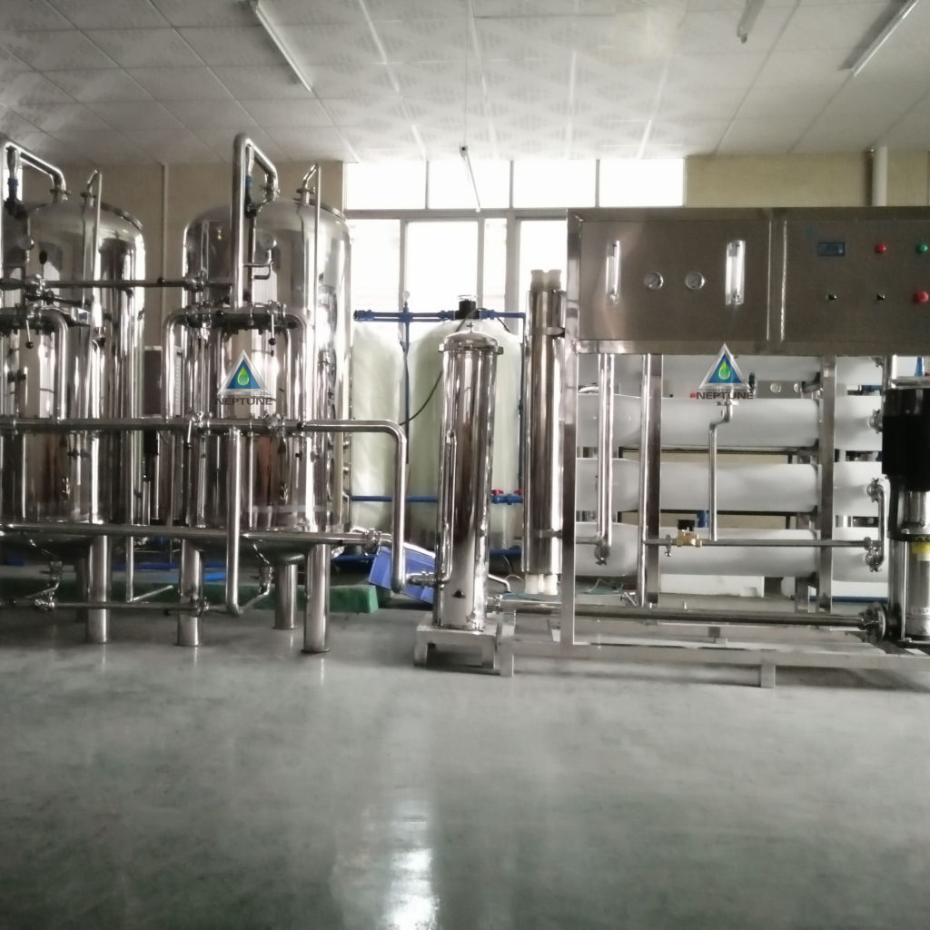 Complete set RO industrial water purifier machine included quartz sand filter, active carbon filter, pp filter and ro filter mainly and necessary stainless steel pipe and pump