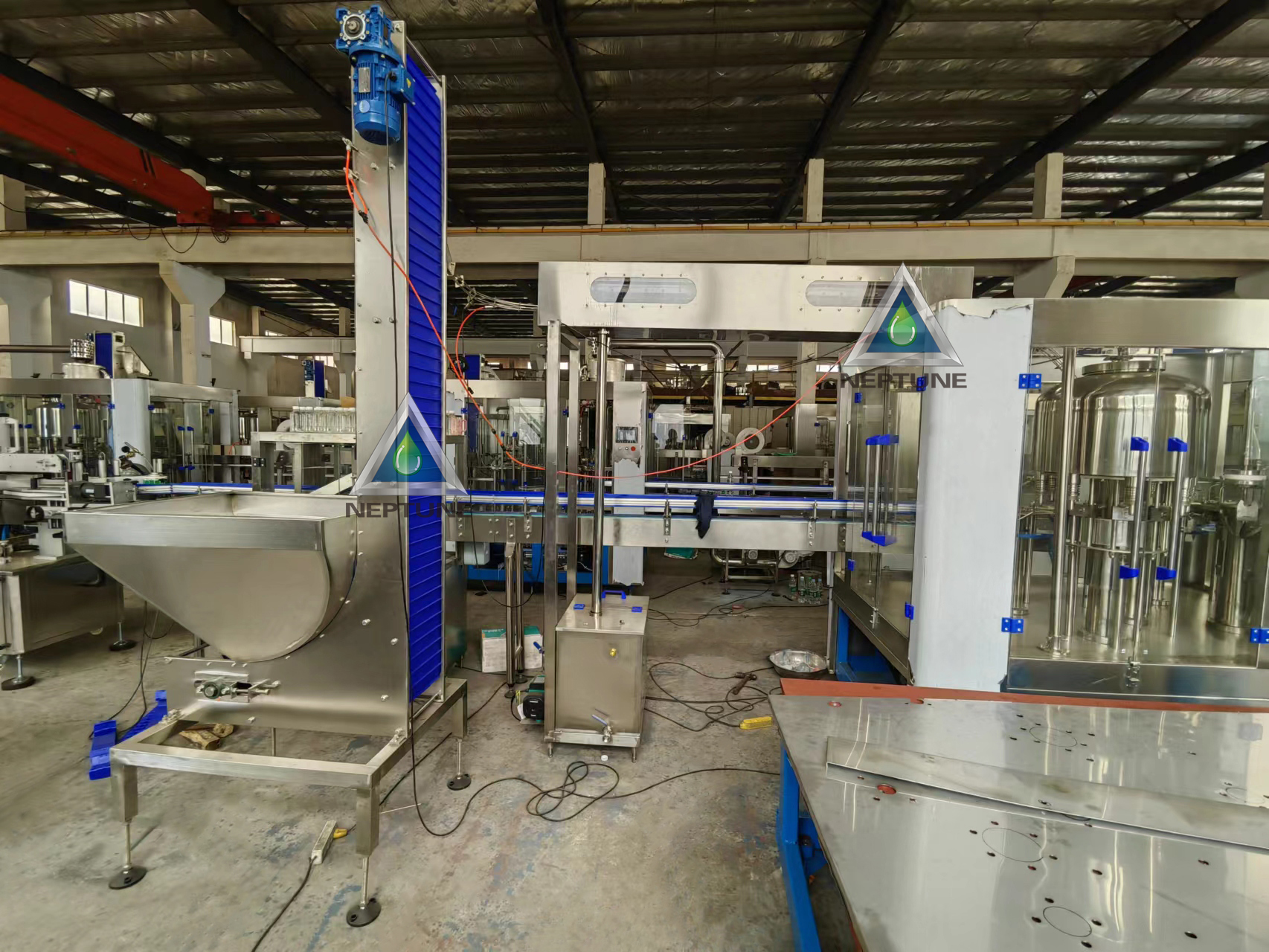 water cap loading and washing machine for monoblock bottling machine