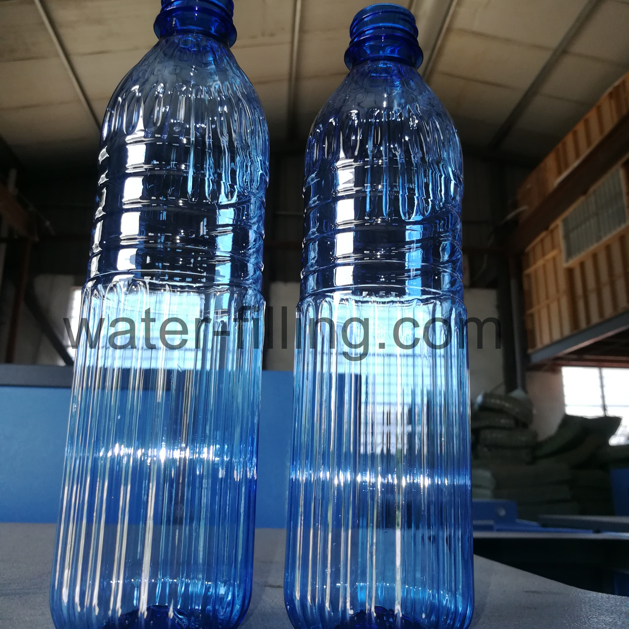 beauty blue 1.5 liter plastic water bottle beauty bottle like a art